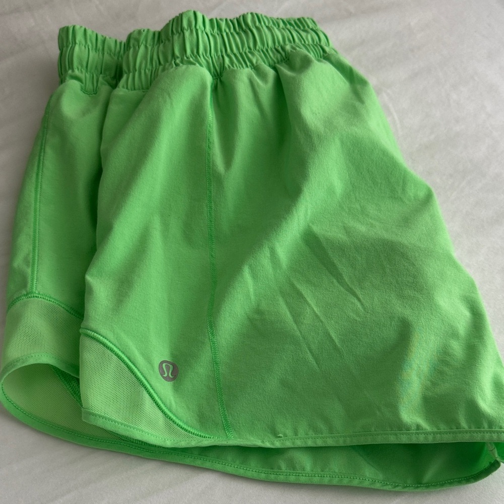 Lululemon Low Rise Hotty Hot -Lined 4" - Picture 2 of 5